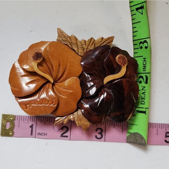 Handcrafted Wood Hibiscus Magnet - Picture 6 of 6